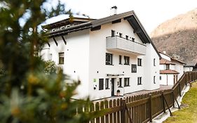 Byrosi Apartments